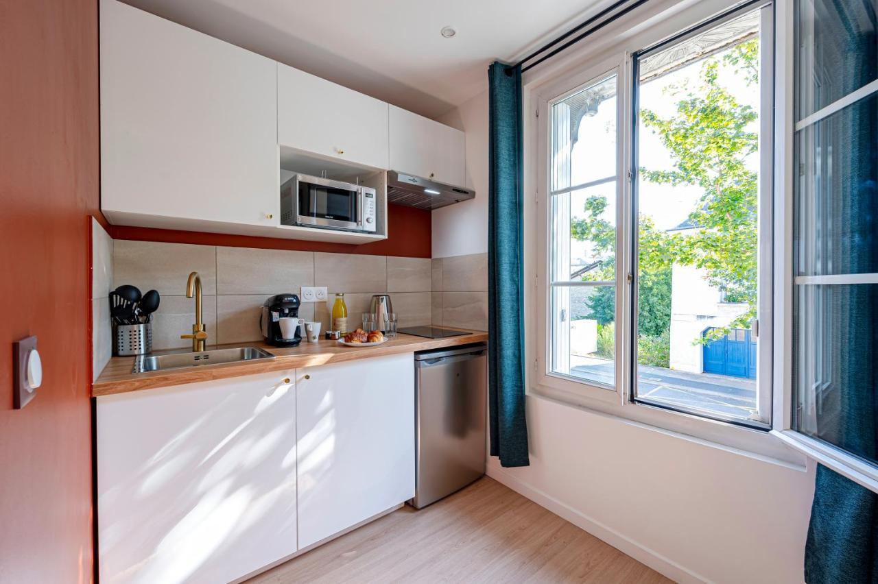 Les Maisons Acajou - *
